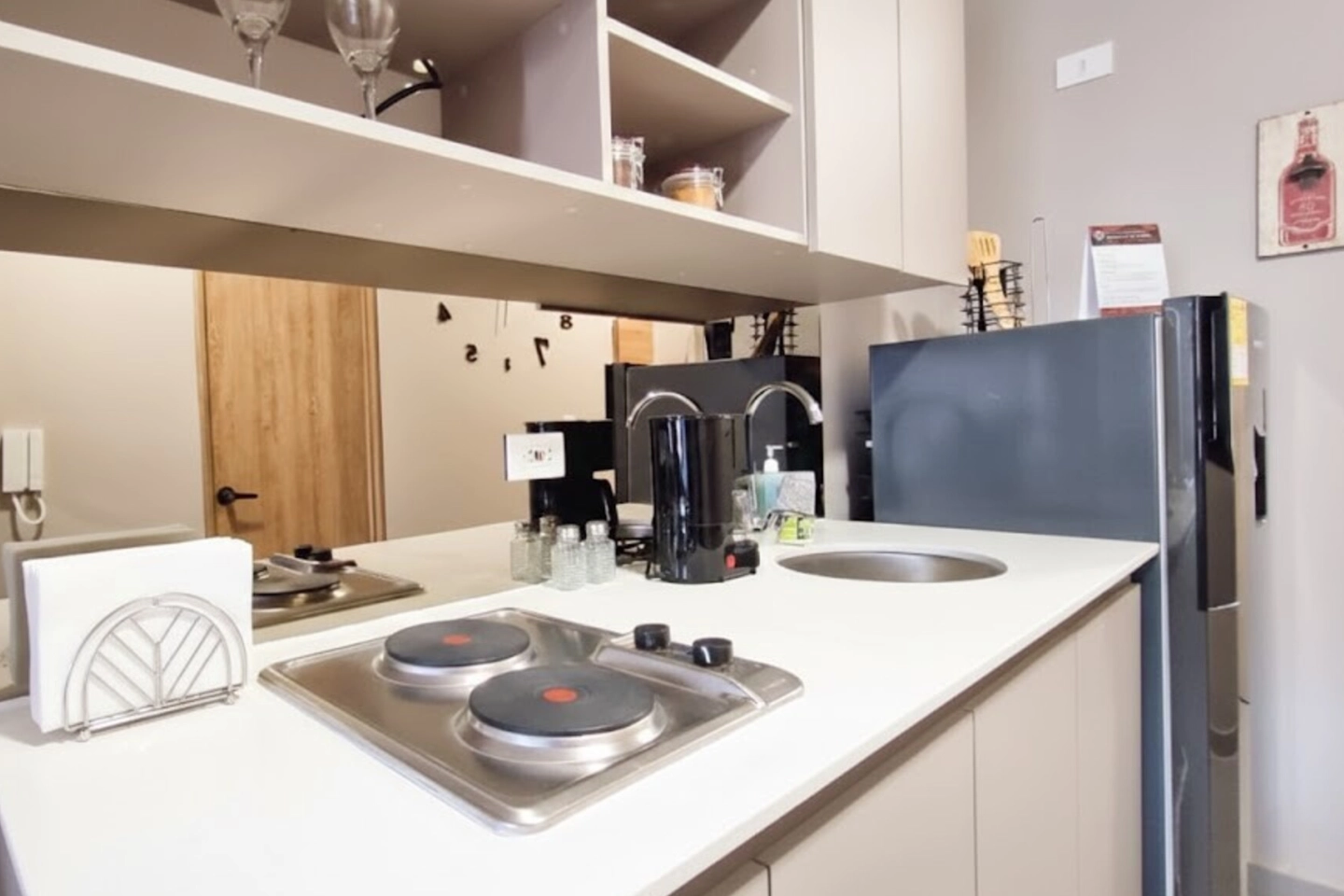 Cocina equipada en apartamento disponible para alquiler en Bogotá