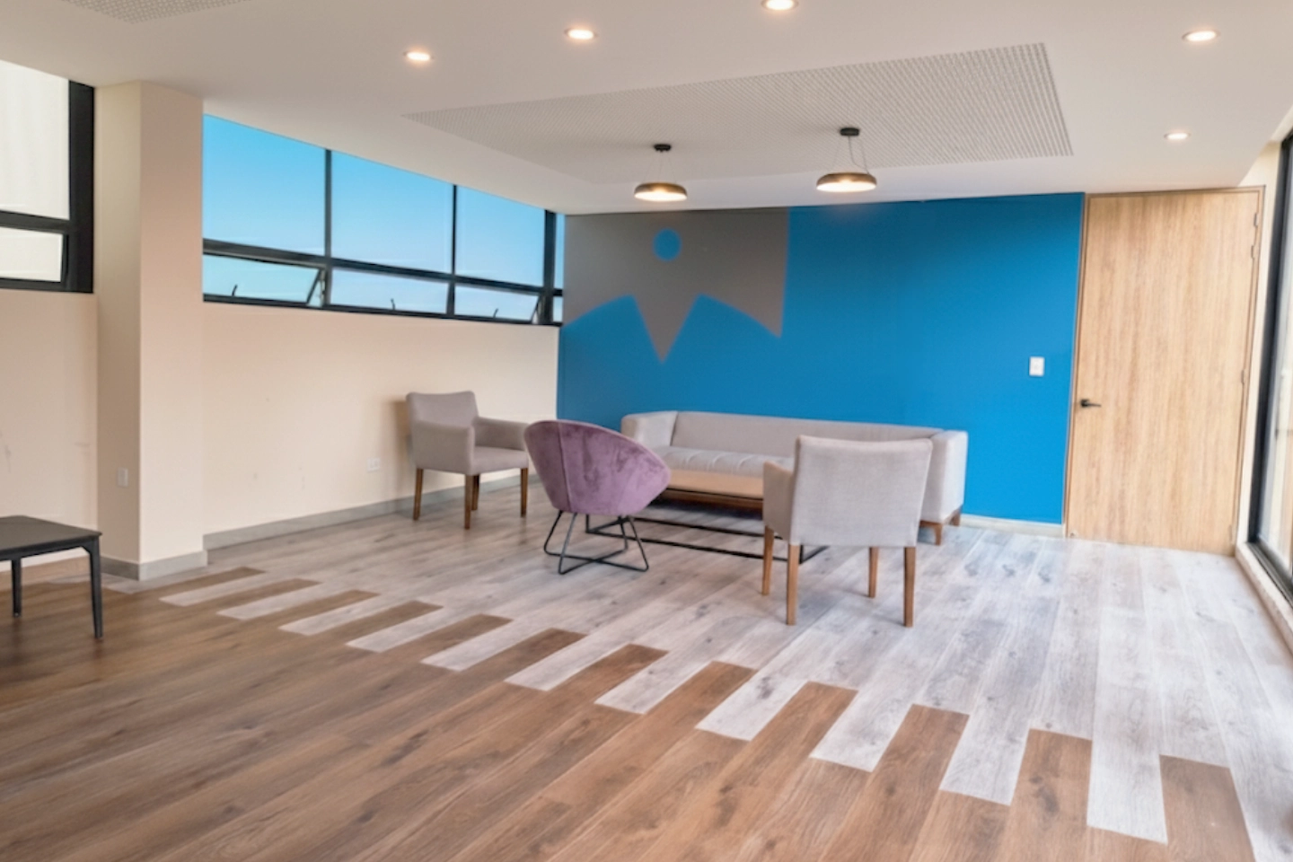 Zona de coworking en edificio de apartamentos en alquiler en Bogotá