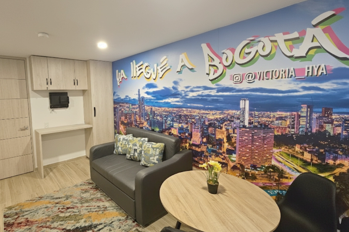 Sala acogedora en apartamento en alquiler en Bogotá centro histórico